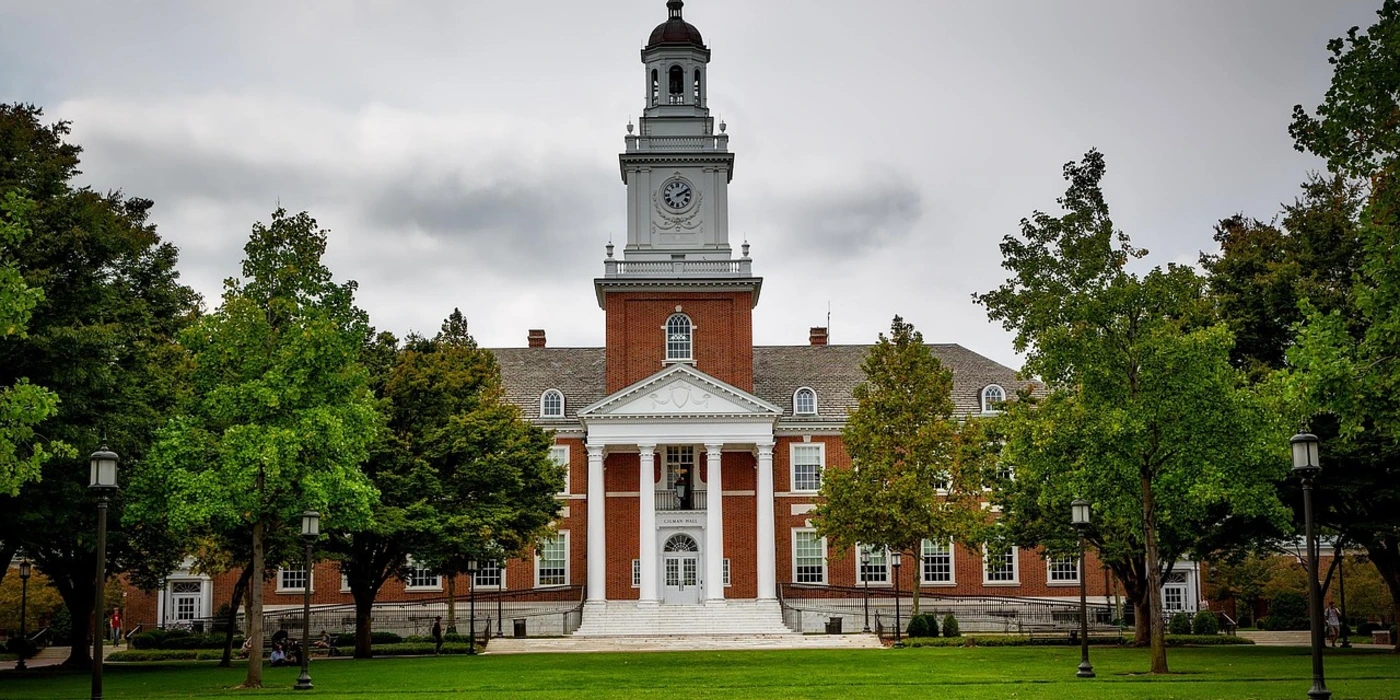 College Bucket List – 100+ Ideas & Tips
